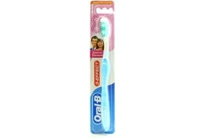 Зубна щітка Oral-B 3-effect делікатне відбілювання 40 cередня 1 шт (81629196)