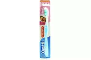 Зубна щітка Oral-B 3-effect делікатне відбілювання 40 cередня 1 шт (81629196)