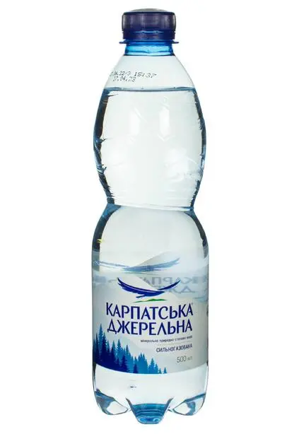 Вода мініральна Карпатська Джерельна газована ПЕТ пляшка 0,5 л (828)
